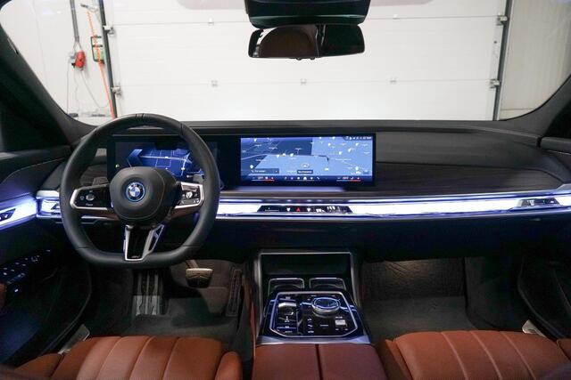 BMW 7-SERIE 750e xDrive M-Sport | Bowers & Wilkins | Massage | Skylounge | Tartufo Leder