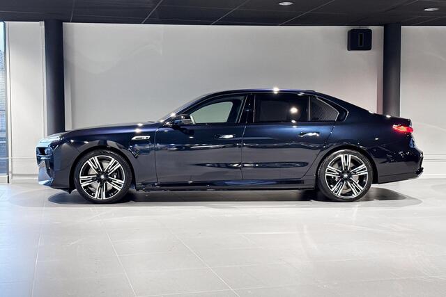 BMW 7-SERIE M760e xDrive | Sky Lounge | Iconic Glow | Stoelventilatie | Connoisseur Pack |