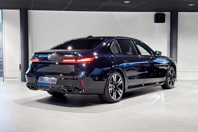 BMW 7-SERIE M760e xDrive | Sky Lounge | Iconic Glow | Stoelventilatie | Connoisseur Pack |