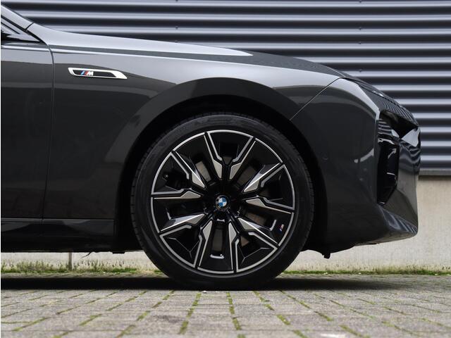 BMW 7-SERIE M760e xDrive | M Sportpakket Pro | Innovation Pack | Executive Drive Pro | Head-Up | Executive Lounge | Massage | Stoelventilatie | Driving Assistant Professional | Bowers & Wilkins | 21'' LMV | Lentevoordeeel