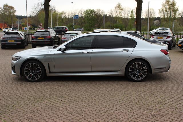 BMW 7-SERIE 745Le xDrive High Executive / Nieuwpr. ¤178.341 / Achterasbesturing / Schuifdak / 360Camera / Head-up / Softclose / Luchtvering / Nachtzicht / 20'' / Bowers&Wilkens / Volleder / Keyless / Stoelmassage / Stoelventilatie+