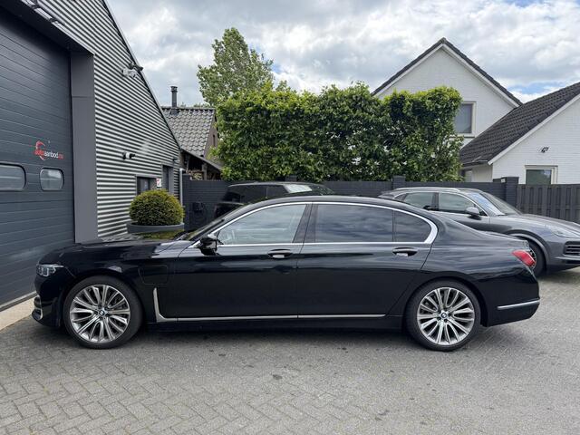 BMW 7-SERIE 745Le xDrive High Executive | TV Schermen | Panoramadak | 360* Camera | Massage | Head-Up Display |