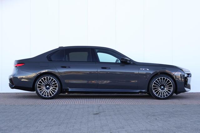 BMW 7-SERIE M760e xDrive M Sportpakket Pro | Connoisseur Pack | Executive Pack | Entertainment systeem achter | Bowers & Wilkins | Warmte comfort Pack | Innovation Pack