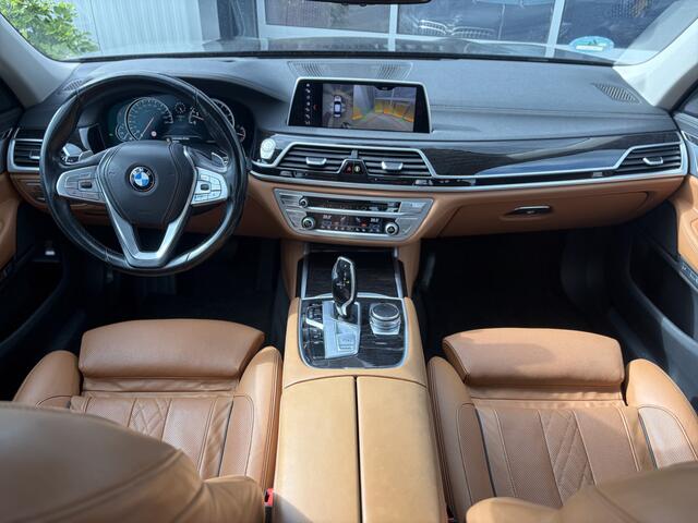 BMW 7-SERIE 740i High Executive 326pk | Achterasbesturing | Cruise control adaptief met stop&go | Dodehoek detector | Elektrisch glazen schuif-/kanteldak | Laser LED koplampen | Rondomzicht camera | Stoel ventilatie voor | Dealer onderhouden!