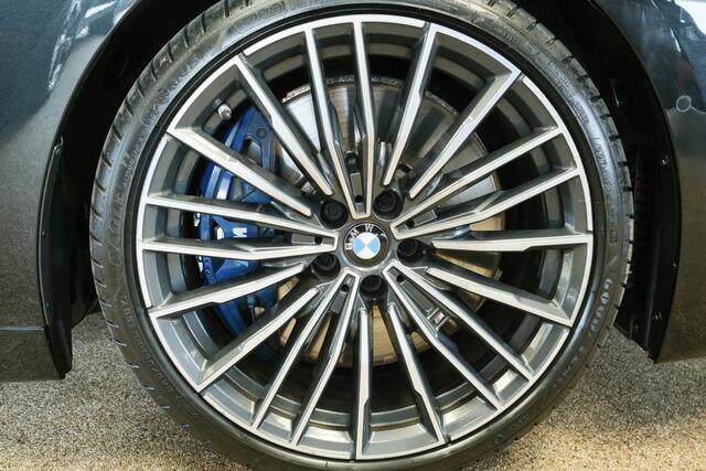 BMW 8-SERIE M850i xDrive High Executive Laserlicht,Bowers&Wilkins, ACC, Memory Stoelventilatie, Lane assist!