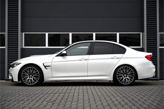 BMW M3 3-serie DCTA LCI / CARBON / HARMAN KARDON / LEDER / MEMORY / DODE HOEK DETECTIE / DEALERONDERHOUDEN
