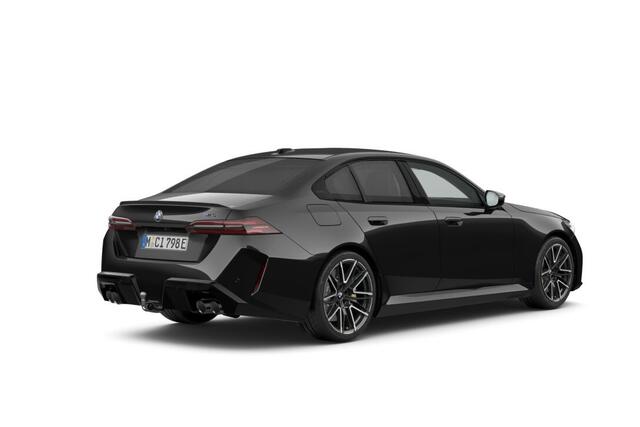 BMW M5 5 Serie Sedan | M Carbon-keramische remmen | Trekhaak | Driving Assistant Professional | Parking Assistant Professional | Carbon Pack | Anthrazit hemelbekleding | Comfort Pack