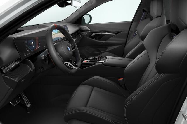 BMW M5 5 Serie Touring | M Carbon-keramische remmen | Trekhaak | Glazen Panoramadak | Driving Assistant Professional | Parking Assistant Professional | Anthrazit hemelbekleding | Comfort Pack