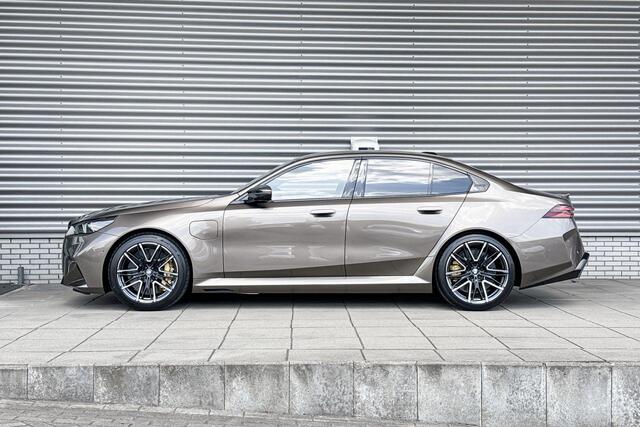 BMW M5 Sedan