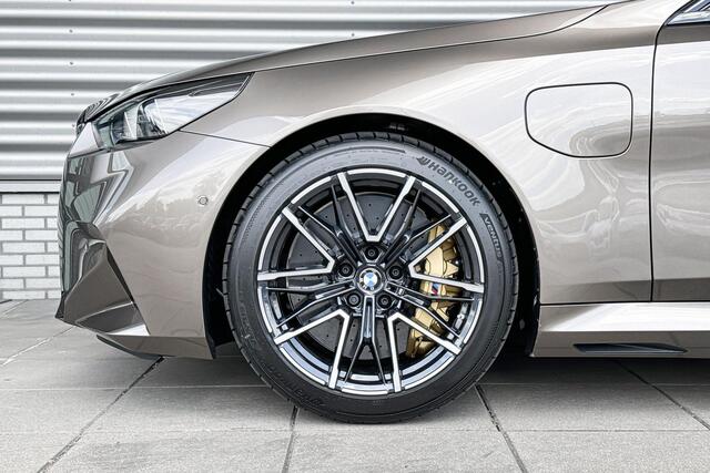 BMW M5 Sedan