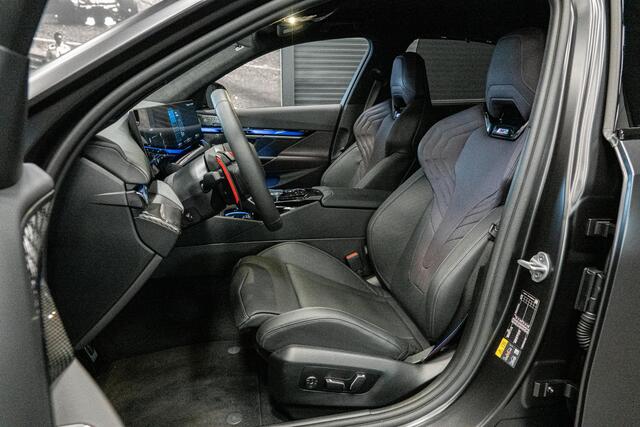 BMW M5 5-serie *Ultimate-Pakket / Bowers & Wilkins / Keramisch / M-Carbon in- & exterieur / Stoelventilatie / Memory*