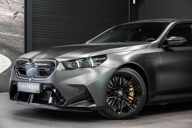 BMW M5 5-serie *Ultimate-Pakket / Bowers & Wilkins / Keramisch / M-Carbon in- & exterieur / Stoelventilatie / Memory*