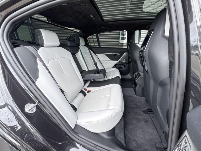 BMW M5 Sedan M Driver's Pack / Comfort Pack / Panoramadak / Driving Assistant Professional / Parking Assistant Professional