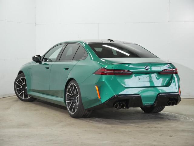 BMW M5 5-serie Sedan | Bowers & Wilkins | Driving Assistant Professional | Panorama | Trekhaak | Ventilatie | Wordt Verwacht