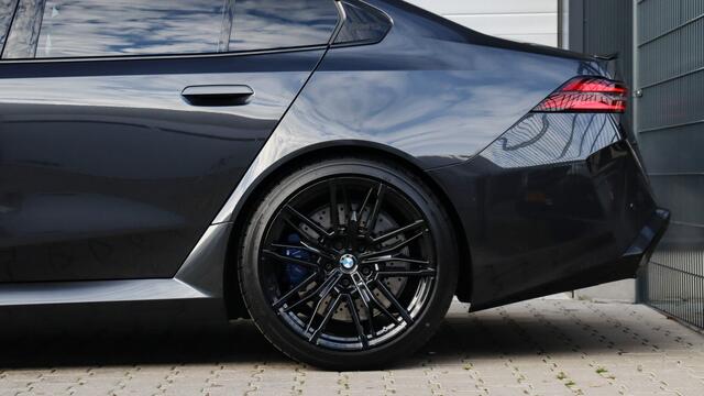 BMW M5 Sedan | Carbon Pack | Stoelventilatie | Comfort Pack | Bowers & Wilkins | Head-up