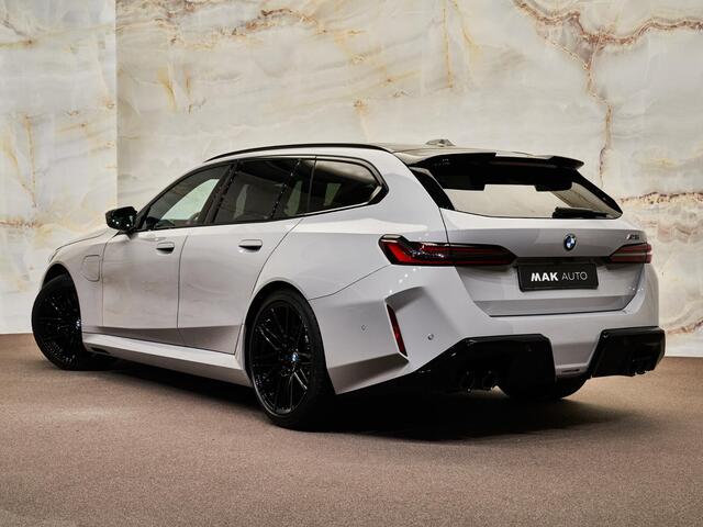 BMW M5 Touring V8 M Hybrid, Sonderlackierung, pano, alcantara, B&W, 21'', stl.ventilatie, tr.haak, memory, leder, privacy