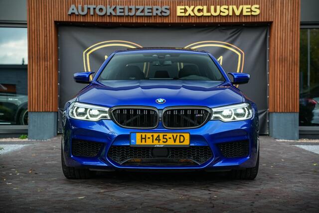 BMW M5 5-serie F90 Schuifdak Marina Blue 22'' Vossen Downpipe