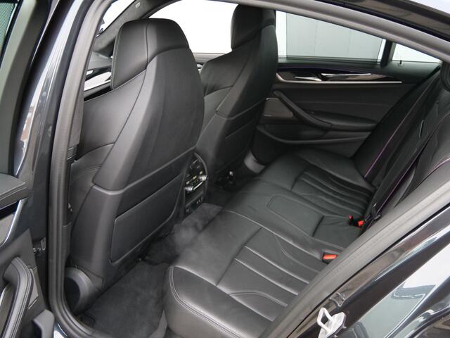 BMW M5 5-serie 600 Pk Automaat Navigatie / Leer / Camera's / Soft Close / Harman Kardon / Stoelverwarming