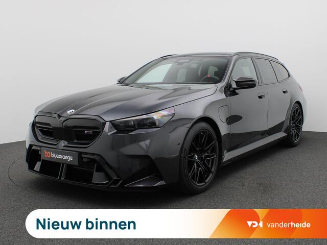 BMW M5 5-serie Touring 728PK Aut. Keramische remschijven, Panoramadak, Head-Up Display, Adaptieve Cruise Controle, Keyless, Side Assist, M-Drivers Pack, Bower&Wilkins Audio, Comfort Pack, Trekhaak, 21" LM Velgen
