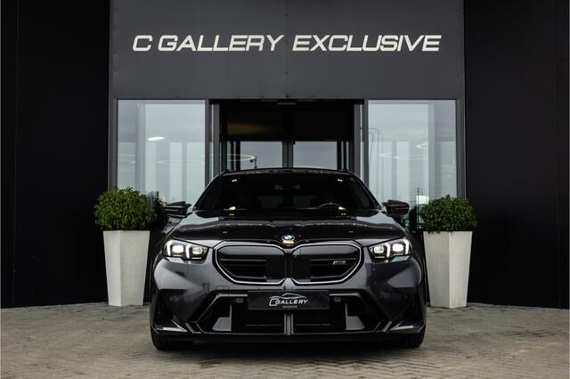BMW M5 5-serie Touring - Panorama | B&W | Carbon | Elek. Trekhaak | 360 Camera