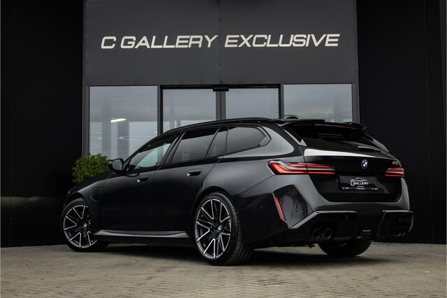 BMW M5 5-serie Touring - Panorama | B&W | Carbon | Elek. Trekhaak | 360 Camera