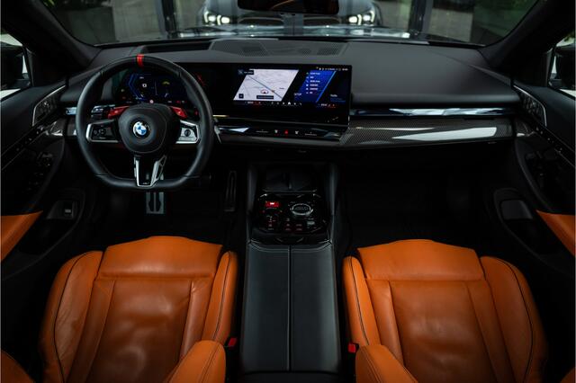 BMW M5 5-serie Touring - Panorama | B&W | Carbon | Elek. Trekhaak | 360 Camera