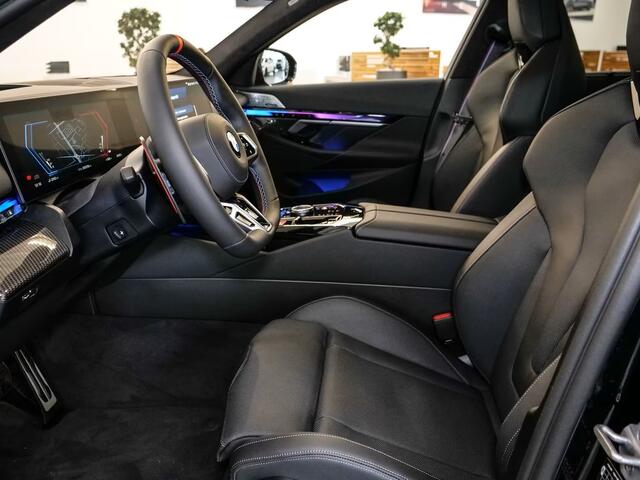 BMW M5 5-serie Touring ** M-DRIVER PACK (305 km/h), M-REMMEN, PANO, TREKH, MERINO LEDER, 20/21 INCH LMV ** 1e EIG - UNFALLFREI - Ex BMW AG ** ** INFORMEER OOK NAAR ONZE AANTREKKELIJKE FINANCIAL-LEASE TARIEVEN **