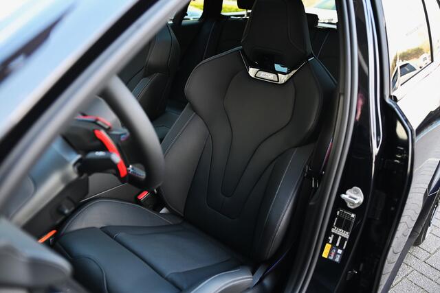 BMW M5 Touring Automaat / Trekhaak / Panoramadak / M Drive Professional / Comfort Access / Bowers & Wilkins / Adaptieve LED / Parking Assistant Professional