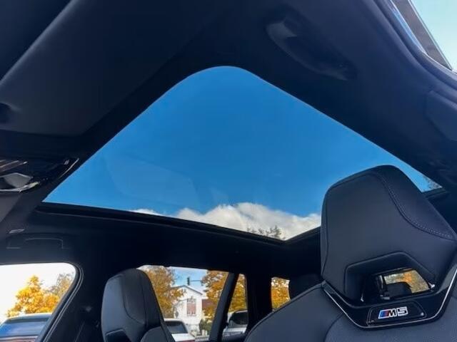 BMW M5 Touring ** M-DRIVER PACK (305 km/h), M-REMMEN, PANO, TREKH, MERINO LEDER, 20/21 INCH LMV ** 1e EIG - UNFALLFREI - Ex BMW AG ** ** INFORMEER OOK NAAR ONZE AANTREKKELIJKE FINANCIAL-LEASE TARIEVEN **