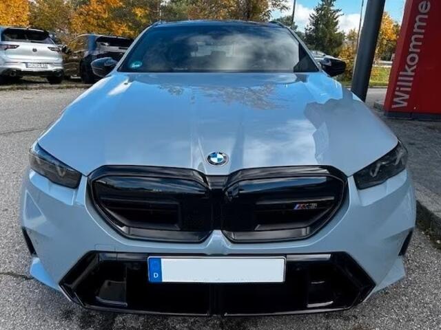 BMW M5 Touring ** M-DRIVER PACK (305 km/h), M-REMMEN, PANO, TREKH, MERINO LEDER, 20/21 INCH LMV ** 1e EIG - UNFALLFREI - Ex BMW AG ** ** INFORMEER OOK NAAR ONZE AANTREKKELIJKE FINANCIAL-LEASE TARIEVEN **