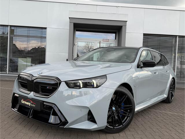 BMW M5 Touring 4.4 V8 729pk Pano M-Driver+Pro Carbon B&W Trekh 360Cam 20/21-Inch VOL!