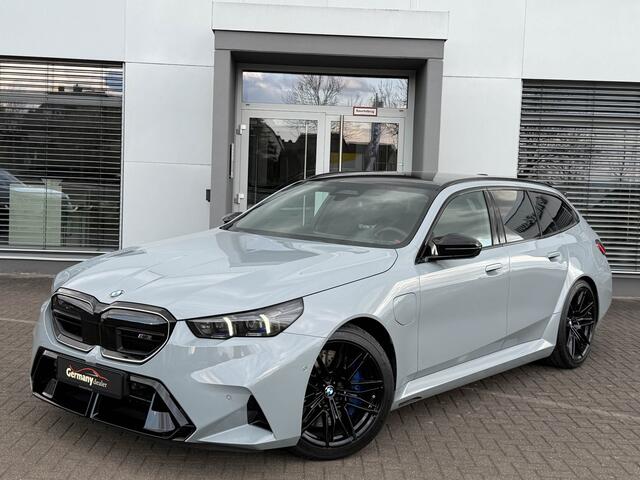 BMW M5 Touring 4.4 V8 729pk Pano M-Driver+Pro Carbon B&W Trekh 360Cam 20/21-Inch VOL!