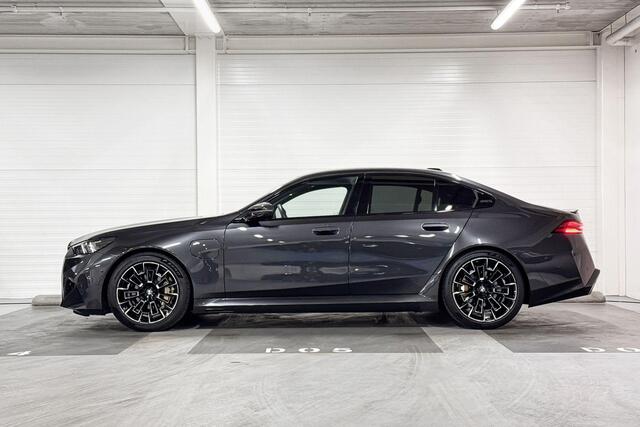 BMW M5 Sedan M5 | M Carbon keramische rem | Bowers & Wilkins | M Drivers Package | Stoelventilatie | Driving Assistant Professional | Parking Assistant professional | Stoelverwarming | Stuurwielverwarming