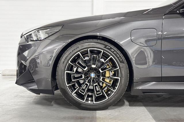 BMW M5 Sedan M5 | M Carbon keramische rem | Bowers & Wilkins | M Drivers Package | Stoelventilatie | Driving Assistant Professional | Parking Assistant professional | Stoelverwarming | Stuurwielverwarming