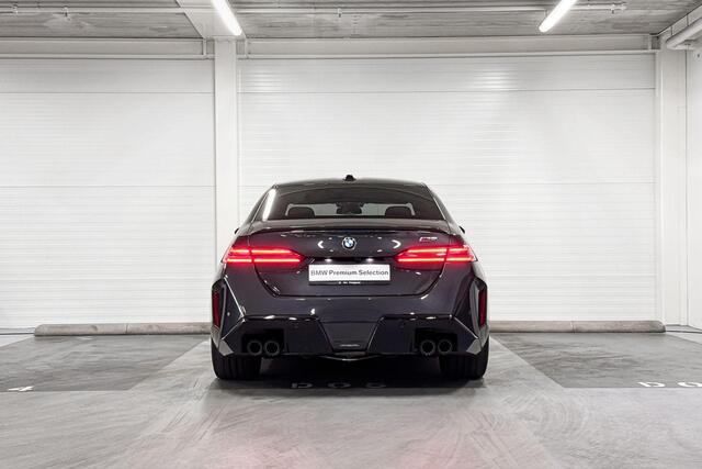 BMW M5 Sedan M5 | M Carbon keramische rem | Bowers & Wilkins | M Drivers Package | Stoelventilatie | Driving Assistant Professional | Parking Assistant professional | Stoelverwarming | Stuurwielverwarming