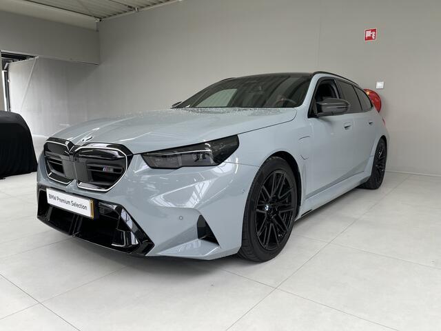 BMW M5 5-serie Touring | 2026 | M Driver's Pack | Trekhaak | Alcantara Hemel | Panorama | Driving Assistant Professional |