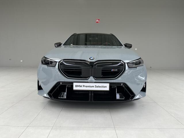 BMW M5 5-serie Touring | 2026 | M Driver's Pack | Trekhaak | Alcantara Hemel | Panorama | Driving Assistant Professional |
