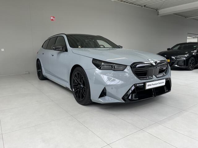 BMW M5 5-serie Touring | 2026 | M Driver's Pack | Trekhaak | Alcantara Hemel | Panorama | Driving Assistant Professional |