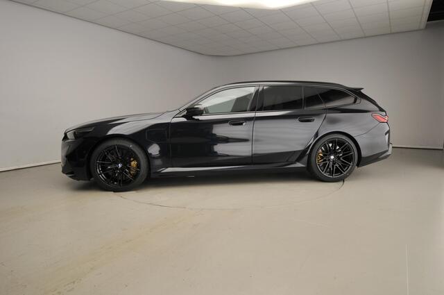 BMW M5 Touring | Keramische remmen | M Driver's Package | Panoramadak | Comfort Pack