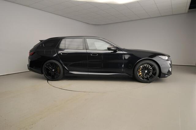 BMW M5 Touring | Keramische remmen | M Driver's Package | Panoramadak | Comfort Pack