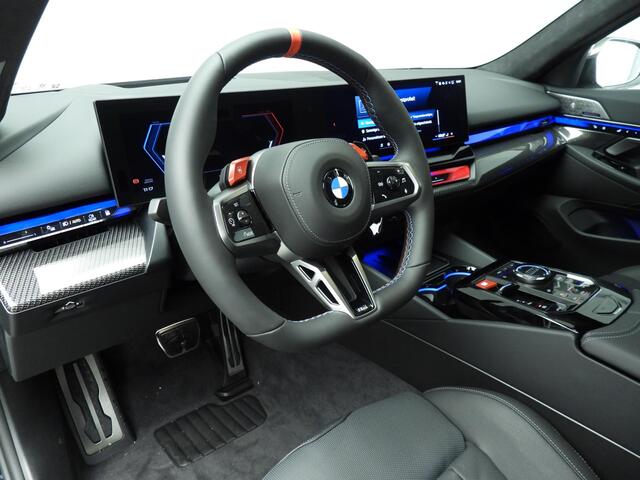 BMW M5 Touring | Keramische remmen | M Driver's Package | Panoramadak | Comfort Pack
