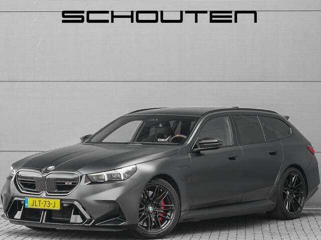 BMW M5 5-serie Touring CoPilot Iconic Glow B&W Frozen Black Trekhaak