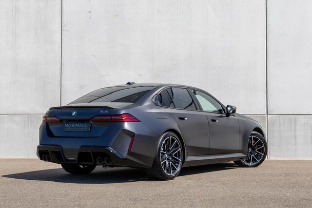 BMW M5 5-serie M exterieur Carbon Pack | Full Options | 15.000 KM | incl. 5 jaar / 100.000 km onderhoud