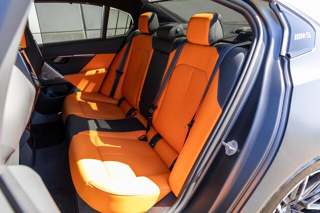 BMW M5 5-serie M exterieur Carbon Pack | Full Options | 15.000 KM | incl. 5 jaar / 100.000 km onderhoud