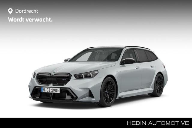 BMW M5 5-serie Touring | M Drivers Pack | M Spiegelkappen | M Compound Remsysteem | Comfort Pack | Driving + Parking Assistant | Glazen Panoramadak |
