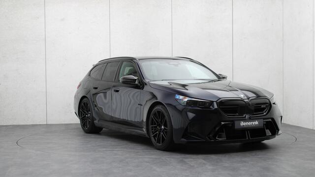 BMW M5 Touring | M Drivers Package | Akrapovic | Stoelventilatie | Bowers & Wilkins | Trekhaak | Panoramadak | Head-up | Carbon