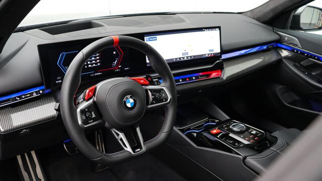 BMW M5 Touring | M Drivers Package | Akrapovic | Stoelventilatie | Bowers & Wilkins | Trekhaak | Panoramadak | Head-up | Carbon