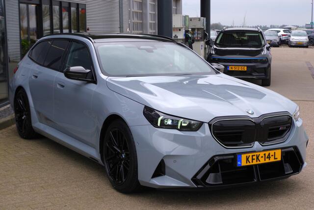BMW M5 Touring 728 PK PHEV, M-Drivers Pack, Panoramadak, B&W Sound, Trekhaak, Carbon Int, Driv. Ass. Prof, Comfort Pack
