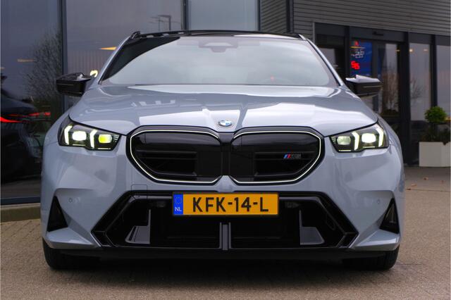 BMW M5 Touring 728 PK PHEV, M-Drivers Pack, Panoramadak, B&W Sound, Trekhaak, Carbon Int, Driv. Ass. Prof, Comfort Pack