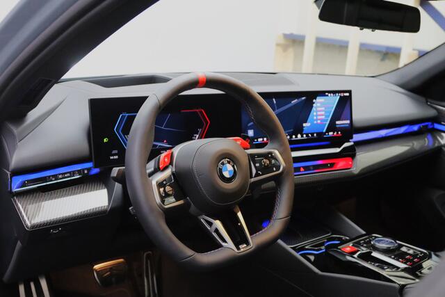 BMW M5 Touring 728 PK PHEV, M-Drivers Pack, Panoramadak, B&W Sound, Trekhaak, Carbon Int, Driv. Ass. Prof, Comfort Pack